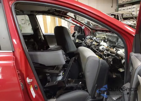 2015 Toyota Rav4 Xle z USA, uszkodzony, nr VIN 2T3RFREV9FW323000